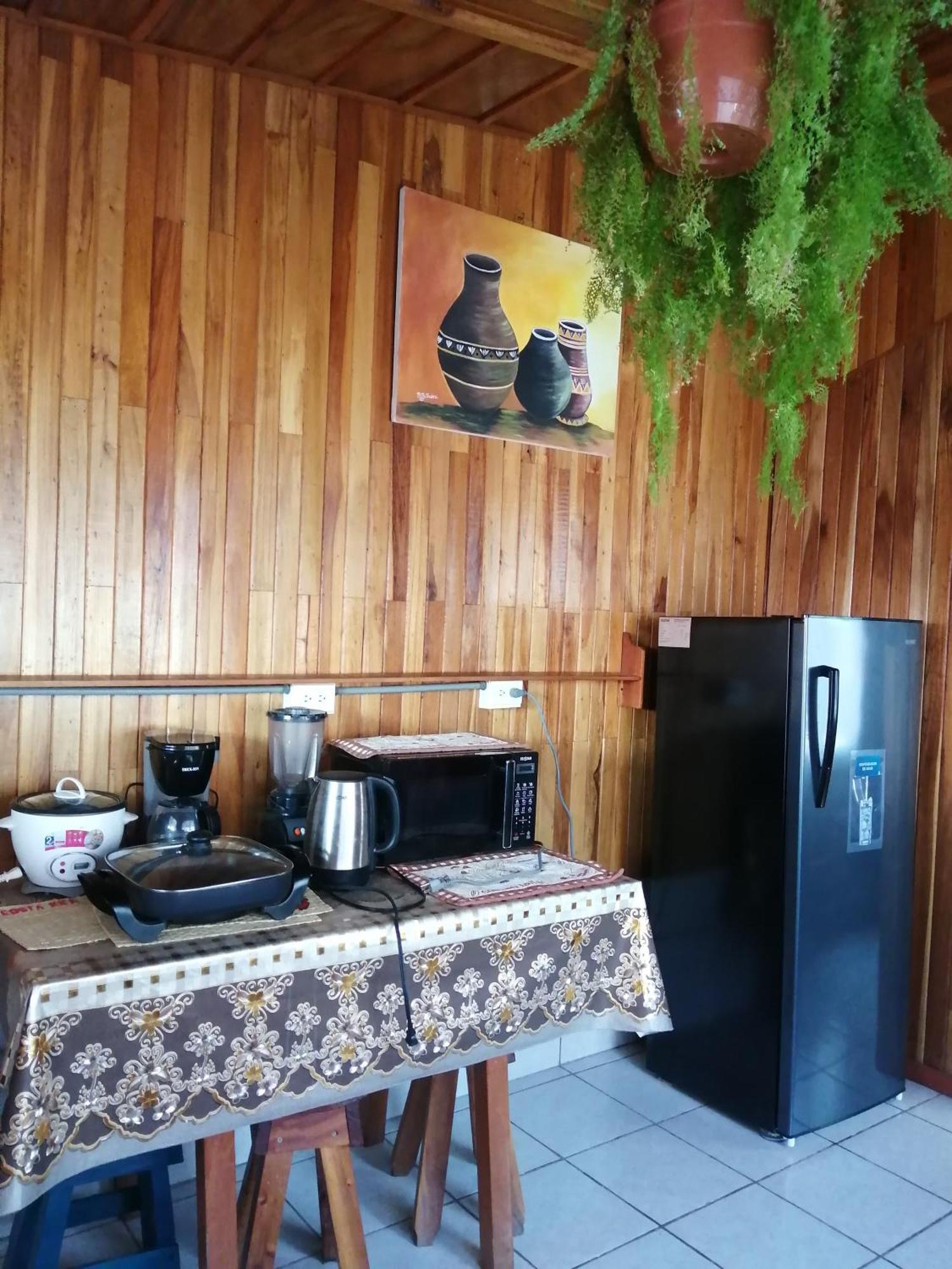 Pension Y Cabinas Colibri B&B Costa Rica Monteverde Bagian luar foto