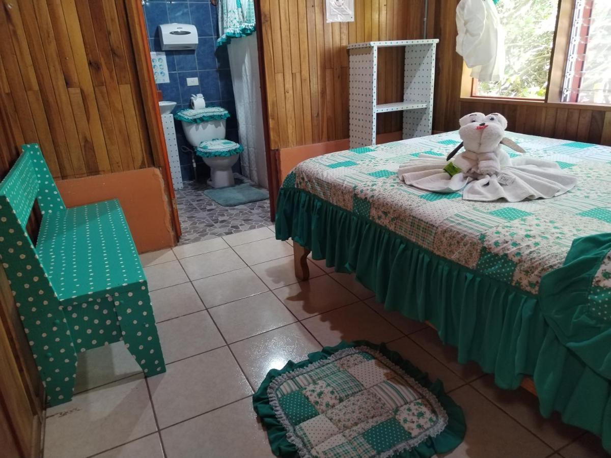 Pension Y Cabinas Colibri B&B Costa Rica Monteverde Bagian luar foto